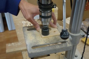 サイコロ（駒）：穴開け作業