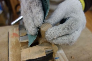 ドアノブ：磨き