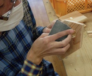 鳥の巣箱：磨き