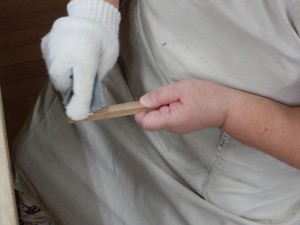 賽銭箱：磨き（梯子）