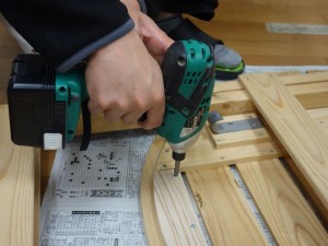 折りたたみテーブル：修理