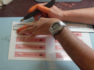 ダイハツカフェ：カッティング作業