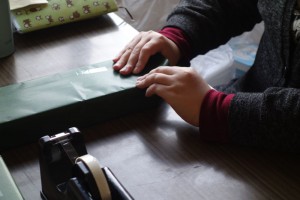 ノーマせんべい：梱包作業