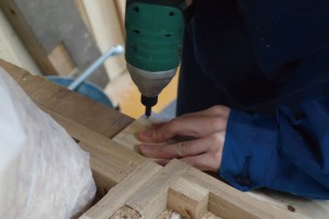 移動式プランター：穴開け作業